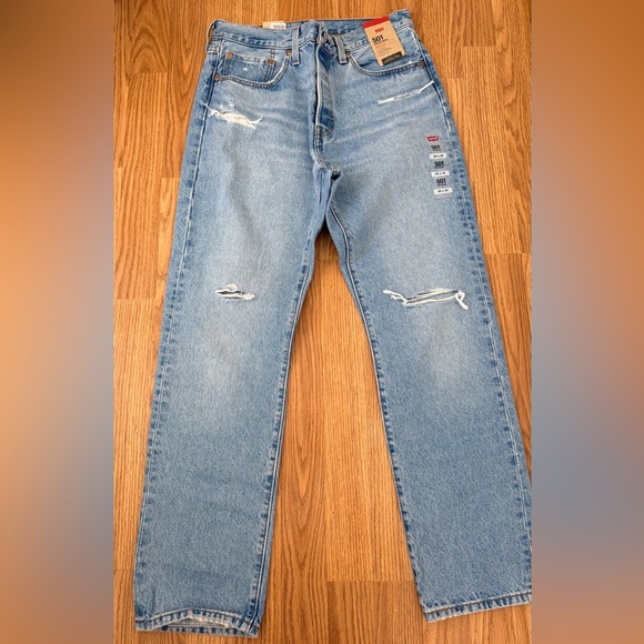 Levi's Women's Light Blue Straight Leg Jeans - Picture 4 of 9